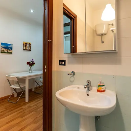 Via Lanzieri 38 * Neapol