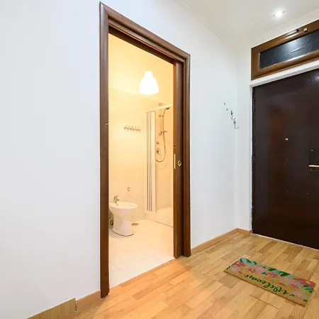 Via Lanzieri 38 * Nápoly